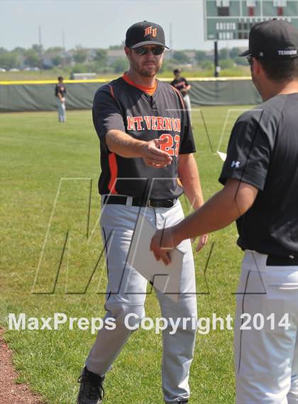 Thumbnail 2 in Carbondale vs Mt. Vernon (IHSA 2A Regional Final) photogallery.
