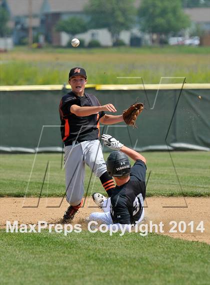 Thumbnail 3 in Carbondale vs Mt. Vernon (IHSA 2A Regional Final) photogallery.