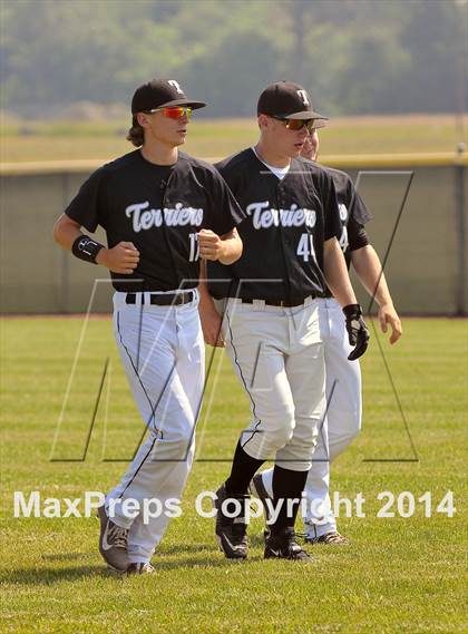 Thumbnail 3 in Carbondale vs Mt. Vernon (IHSA 2A Regional Final) photogallery.