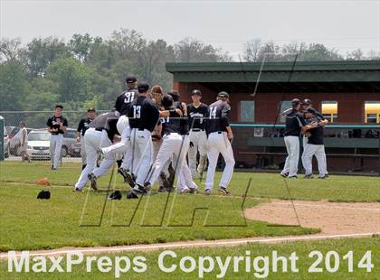 Thumbnail 2 in Carbondale vs Mt. Vernon (IHSA 2A Regional Final) photogallery.