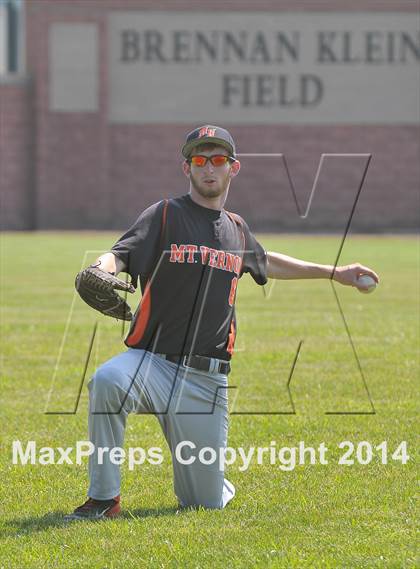 Thumbnail 3 in Carbondale vs Mt. Vernon (IHSA 2A Regional Final) photogallery.