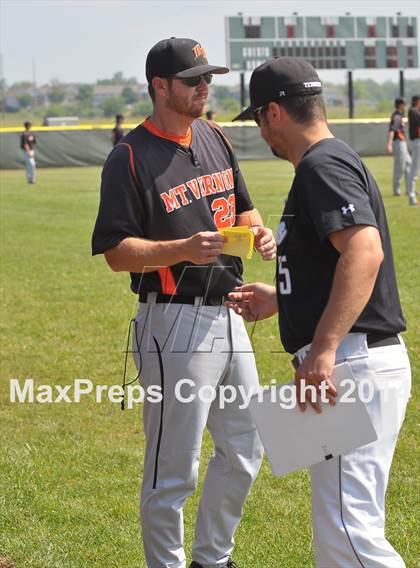 Thumbnail 3 in Carbondale vs Mt. Vernon (IHSA 2A Regional Final) photogallery.