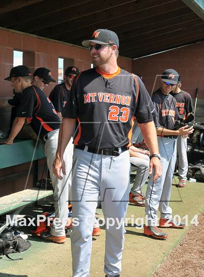 Thumbnail 2 in Carbondale vs Mt. Vernon (IHSA 2A Regional Final) photogallery.