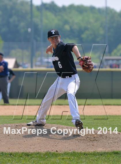 Thumbnail 3 in Carbondale vs Mt. Vernon (IHSA 2A Regional Final) photogallery.