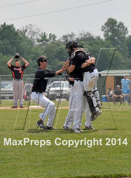 Thumbnail 2 in Carbondale vs Mt. Vernon (IHSA 2A Regional Final) photogallery.