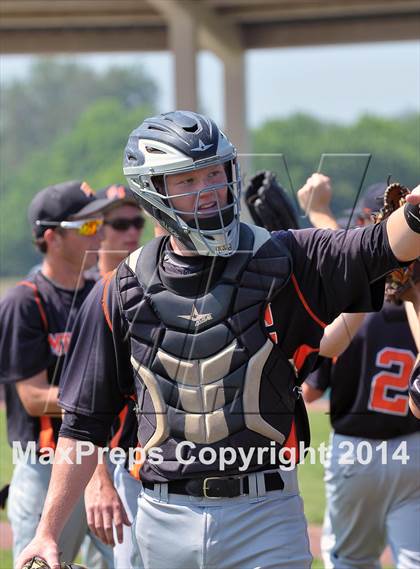 Thumbnail 2 in Carbondale vs Mt. Vernon (IHSA 2A Regional Final) photogallery.