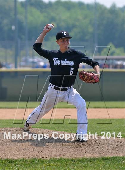 Thumbnail 1 in Carbondale vs Mt. Vernon (IHSA 2A Regional Final) photogallery.