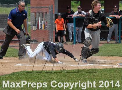 Thumbnail 3 in Carbondale vs Mt. Vernon (IHSA 2A Regional Final) photogallery.