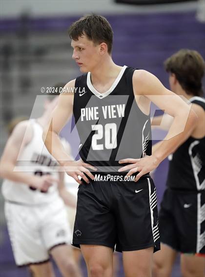 Thumbnail 1 in Pine View vs. Elko (Riverton Holiday Tournament) photogallery.