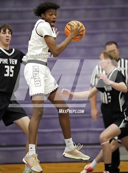 Thumbnail 1 in Pine View vs. Elko (Riverton Holiday Tournament) photogallery.