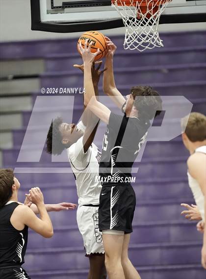 Thumbnail 2 in Pine View vs. Elko (Riverton Holiday Tournament) photogallery.