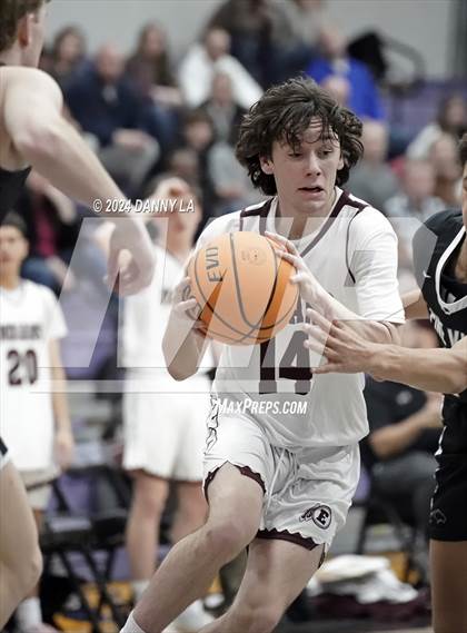 Thumbnail 2 in Pine View vs. Elko (Riverton Holiday Tournament) photogallery.
