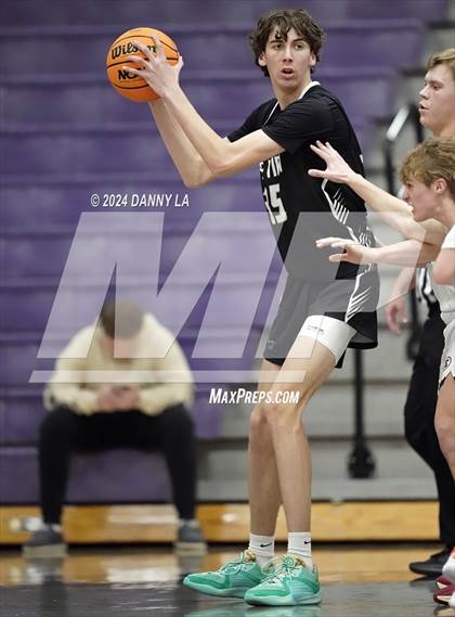 Thumbnail 1 in Pine View vs. Elko (Riverton Holiday Tournament) photogallery.