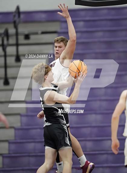 Thumbnail 1 in Pine View vs. Elko (Riverton Holiday Tournament) photogallery.