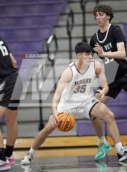 Thumbnail 3 in Pine View vs. Elko (Riverton Holiday Tournament) photogallery.