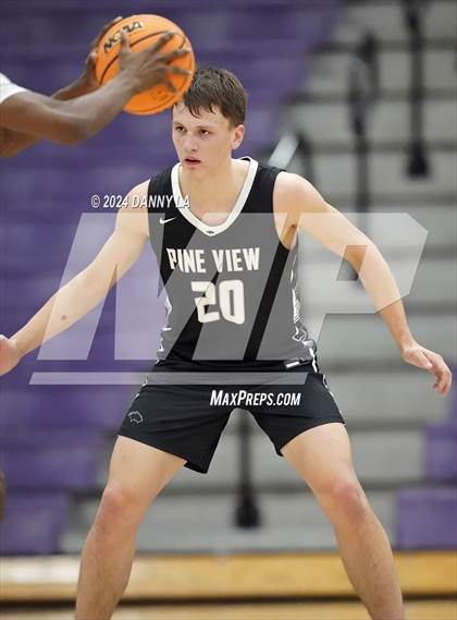 Thumbnail 1 in Pine View vs. Elko (Riverton Holiday Tournament) photogallery.
