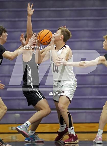 Thumbnail 1 in Pine View vs. Elko (Riverton Holiday Tournament) photogallery.