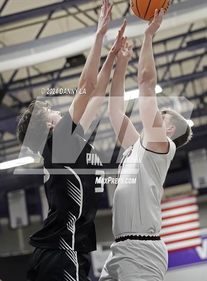 Thumbnail 1 in Pine View vs. Elko (Riverton Holiday Tournament) photogallery.