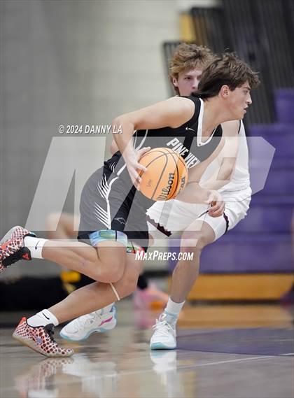 Thumbnail 2 in Pine View vs. Elko (Riverton Holiday Tournament) photogallery.