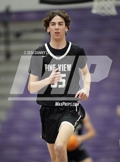 Thumbnail 2 in Pine View vs. Elko (Riverton Holiday Tournament) photogallery.