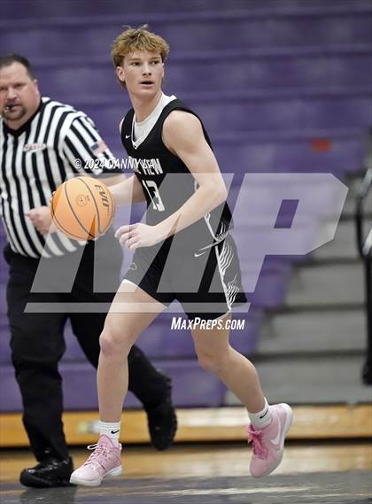 Thumbnail 1 in Pine View vs. Elko (Riverton Holiday Tournament) photogallery.