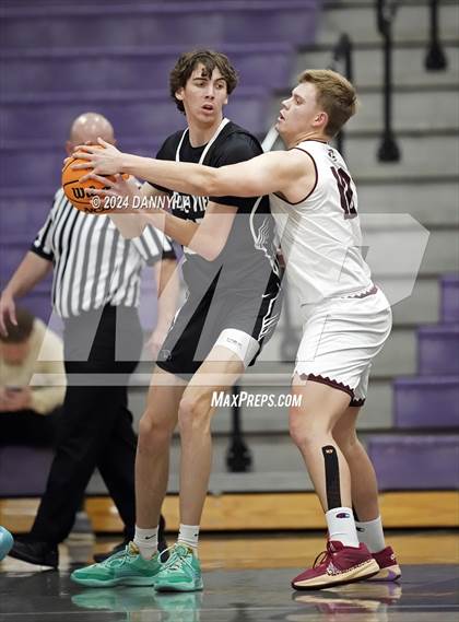 Thumbnail 3 in Pine View vs. Elko (Riverton Holiday Tournament) photogallery.