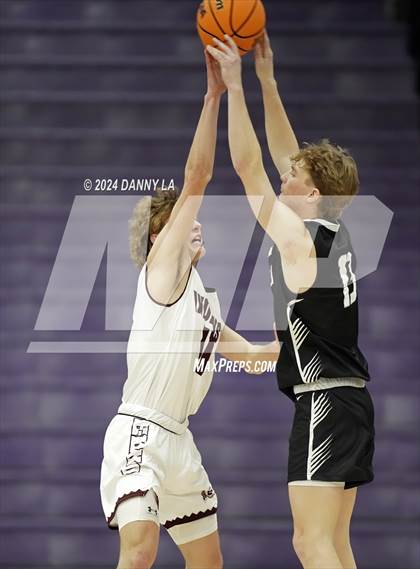 Thumbnail 3 in Pine View vs. Elko (Riverton Holiday Tournament) photogallery.