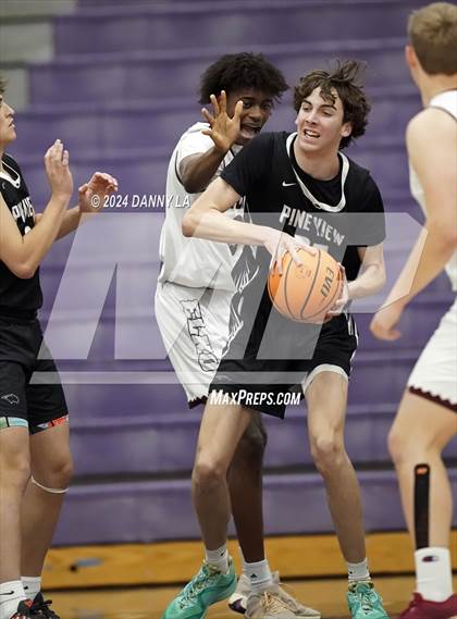 Thumbnail 1 in Pine View vs. Elko (Riverton Holiday Tournament) photogallery.