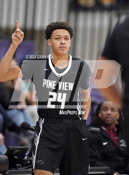 Thumbnail 2 in Pine View vs. Elko (Riverton Holiday Tournament) photogallery.