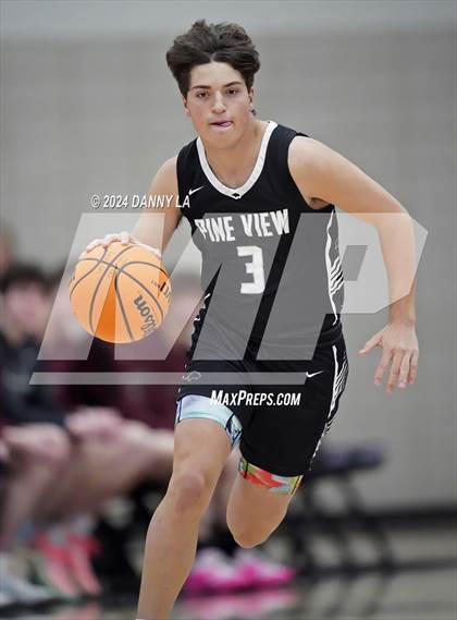 Thumbnail 2 in Pine View vs. Elko (Riverton Holiday Tournament) photogallery.