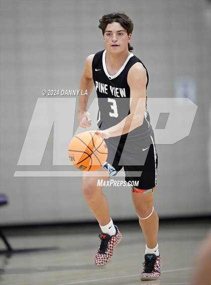 Thumbnail 3 in Pine View vs. Elko (Riverton Holiday Tournament) photogallery.