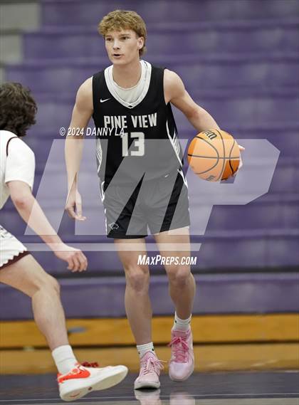 Thumbnail 1 in Pine View vs. Elko (Riverton Holiday Tournament) photogallery.