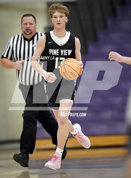 Thumbnail 3 in Pine View vs. Elko (Riverton Holiday Tournament) photogallery.