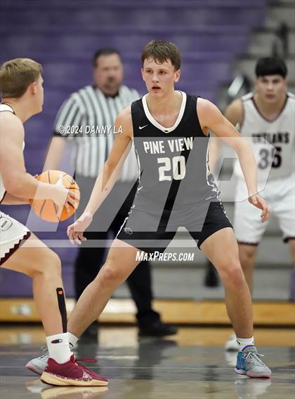 Thumbnail 3 in Pine View vs. Elko (Riverton Holiday Tournament) photogallery.