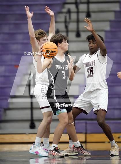 Thumbnail 1 in Pine View vs. Elko (Riverton Holiday Tournament) photogallery.