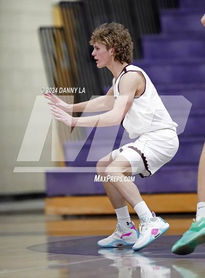 Thumbnail 1 in Pine View vs. Elko (Riverton Holiday Tournament) photogallery.