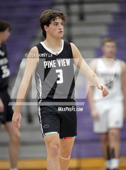 Thumbnail 1 in Pine View vs. Elko (Riverton Holiday Tournament) photogallery.