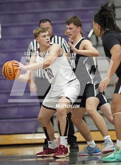 Thumbnail 2 in Pine View vs. Elko (Riverton Holiday Tournament) photogallery.