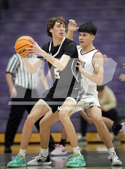 Thumbnail 3 in Pine View vs. Elko (Riverton Holiday Tournament) photogallery.