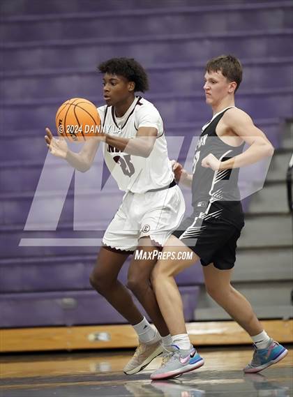 Thumbnail 2 in Pine View vs. Elko (Riverton Holiday Tournament) photogallery.
