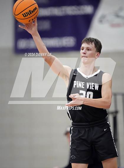 Thumbnail 3 in Pine View vs. Elko (Riverton Holiday Tournament) photogallery.