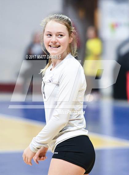 Thumbnail 1 in Niwot vs. Discovery Canyon (CHSAA 4A Pool 4) photogallery.