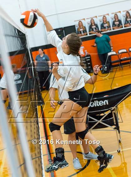 Thumbnail 1 in Providence Catholic @ TMI-Episcopal photogallery.