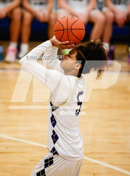 Thumbnail 2 in FR: Bishop Brossart vs Lloyd Memorial photogallery.