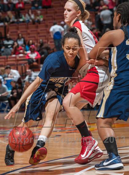 Thumbnail 1 in Cromwell vs. Notre Dame-Fairfield (CIAC Class M Final) photogallery.