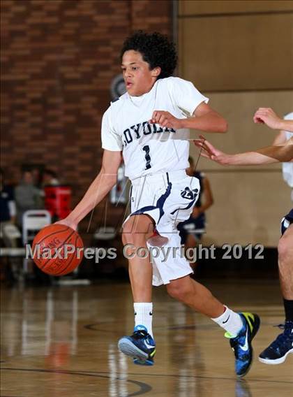 Thumbnail 3 in Notre Dame vs. Loyola photogallery.