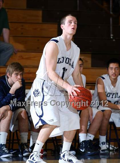 Thumbnail 2 in Notre Dame vs. Loyola photogallery.