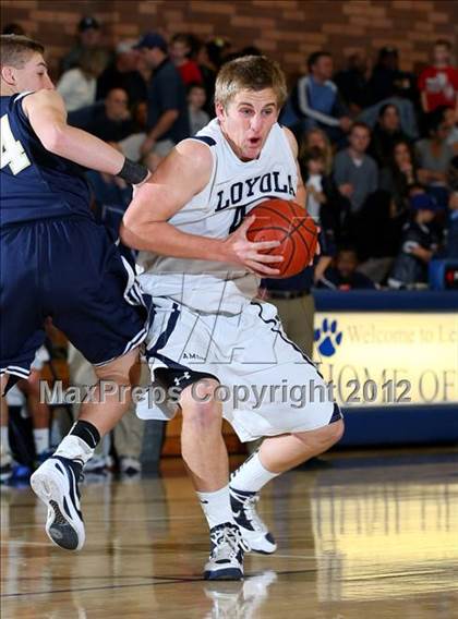 Thumbnail 3 in Notre Dame vs. Loyola photogallery.