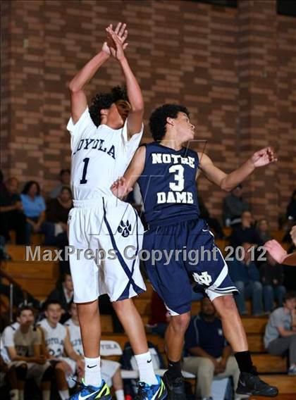Thumbnail 3 in Notre Dame vs. Loyola photogallery.