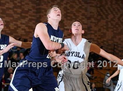 Thumbnail 3 in Notre Dame vs. Loyola photogallery.